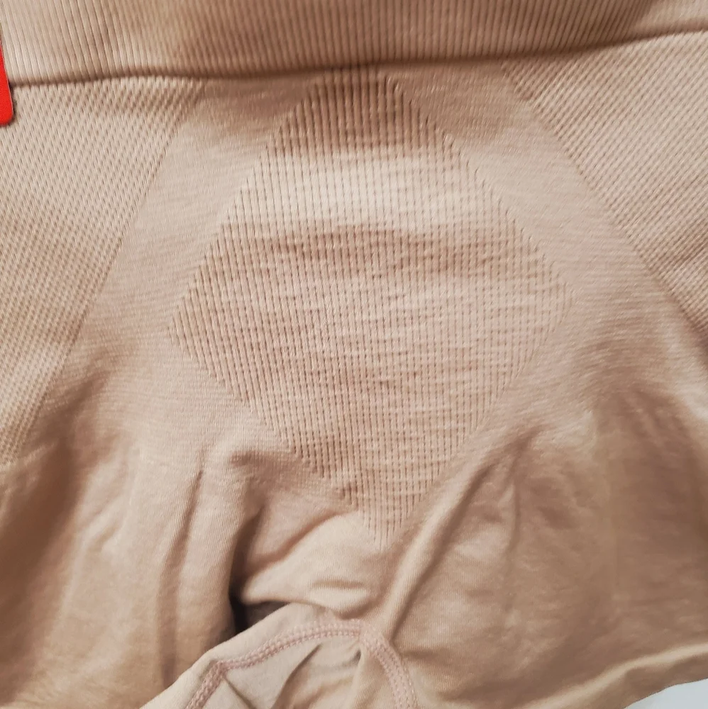 NWT 3PK Skinnygirl Shaping Seamless Shorts; Szs L & M; Tames your Tummy; $35 - Picture 3 of 8